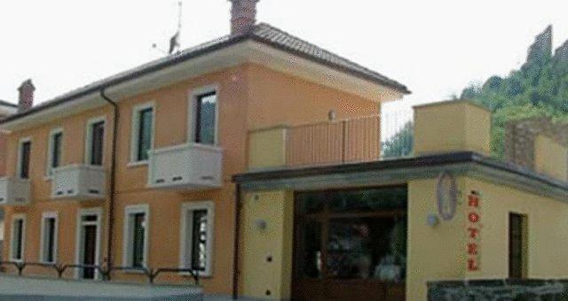 Hotel Langa In Cortemilia Екстериор снимка