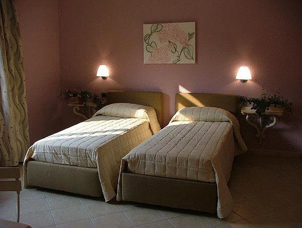Hotel Langa In Cortemilia Екстериор снимка