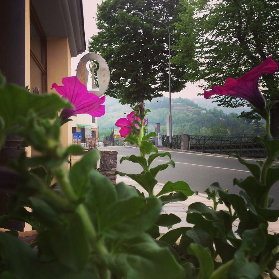 Hotel Langa In Cortemilia Екстериор снимка